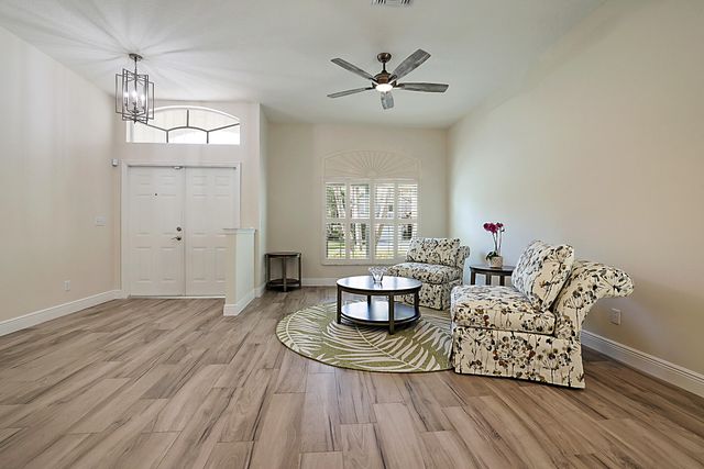 7004 SE Twin Oaks Circle, Stuart, FL 34997