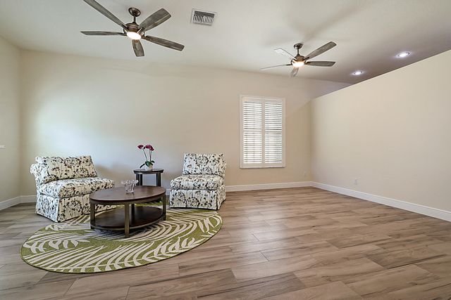 7004 SE Twin Oaks Circle, Stuart, FL 34997