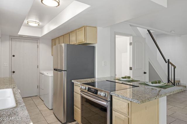 10425 N 10TH Place 1, Phoenix, AZ 85020