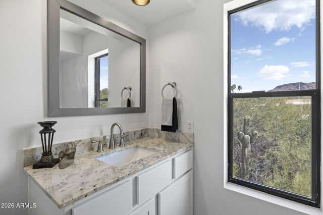 10425 N 10TH Place 1, Phoenix, AZ 85020