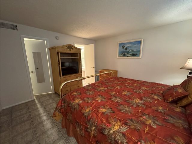 1100 Ponce De Leon Circle N102, Vero Beach, FL 32960