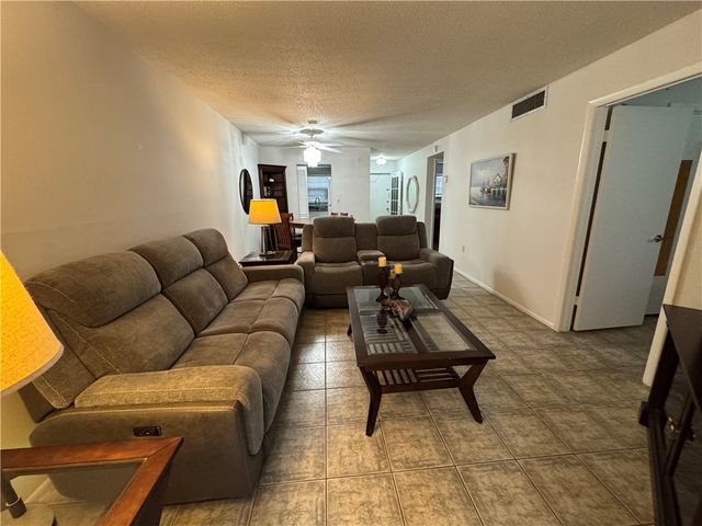 1100 Ponce De Leon Circle N102, Vero Beach, FL 32960