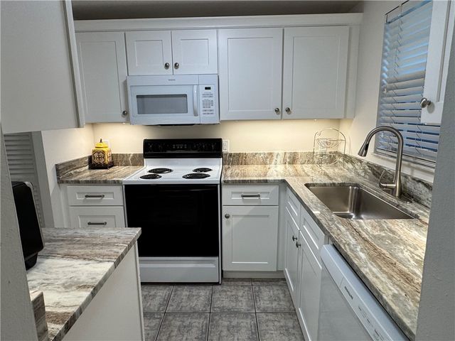 1100 Ponce De Leon Circle N102, Vero Beach, FL 32960