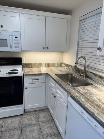 1100 Ponce De Leon Circle N102, Vero Beach, FL 32960