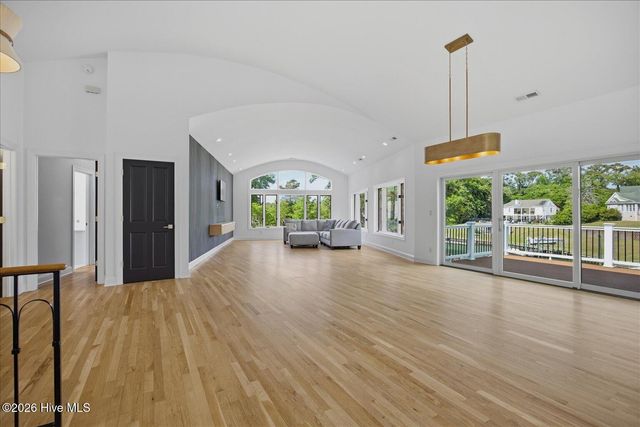 304 Gull Road, Hampstead, NC 28443