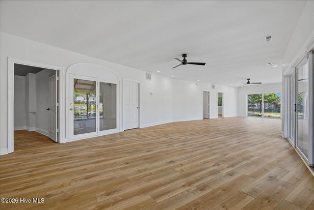 304 Gull Road, Hampstead, NC 28443