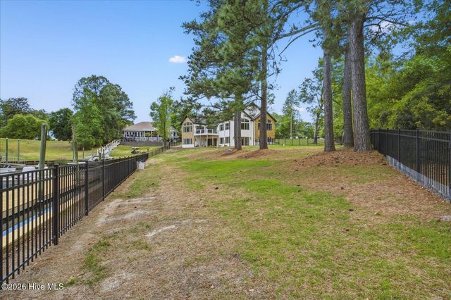 304 Gull Road, Hampstead, NC 28443