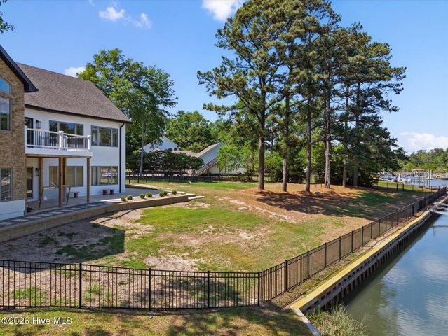 304 Gull Road, Hampstead, NC 28443