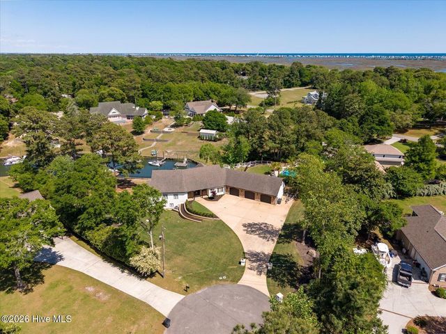 304 Gull Road, Hampstead, NC 28443