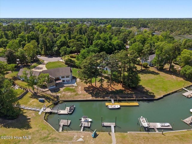 304 Gull Road, Hampstead, NC 28443