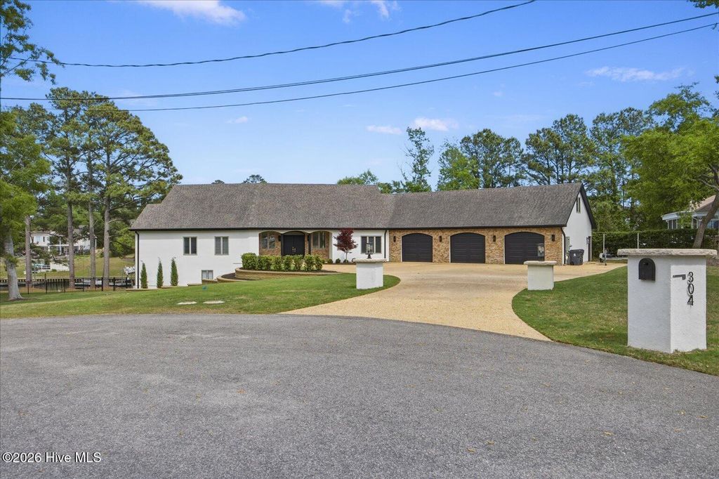 304 Gull Road, Hampstead, NC 28443