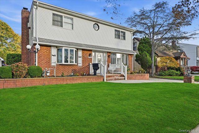 120 Bruce Terrace, Mineola, NY 11501