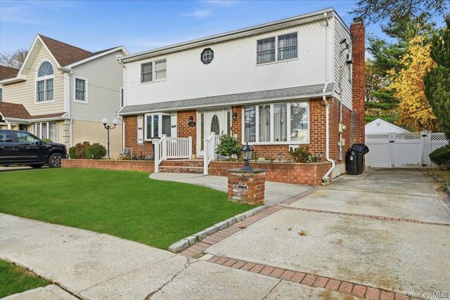 120 Bruce Terrace, Mineola, NY 11501