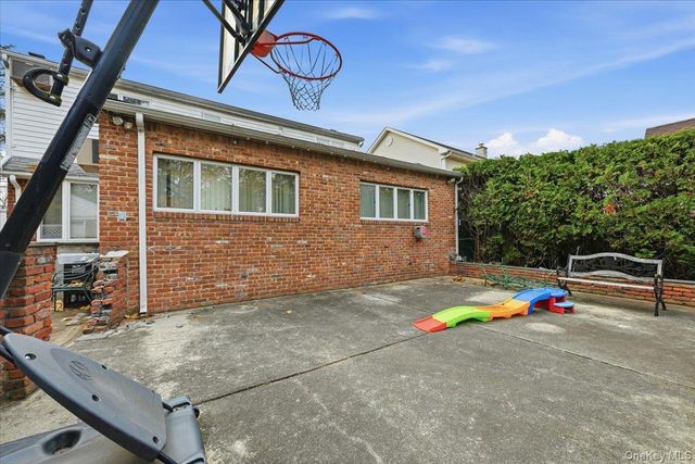 120 Bruce Terrace, Mineola, NY 11501