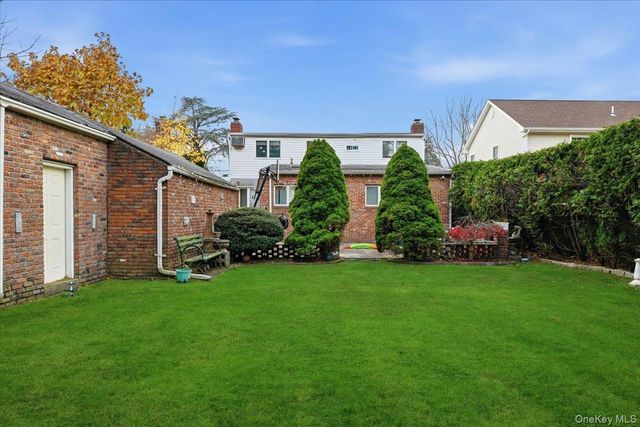 120 Bruce Terrace, Mineola, NY 11501