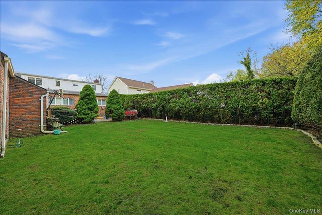 120 Bruce Terrace, Mineola, NY 11501