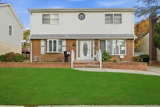 120 Bruce Terrace, Mineola, NY 11501