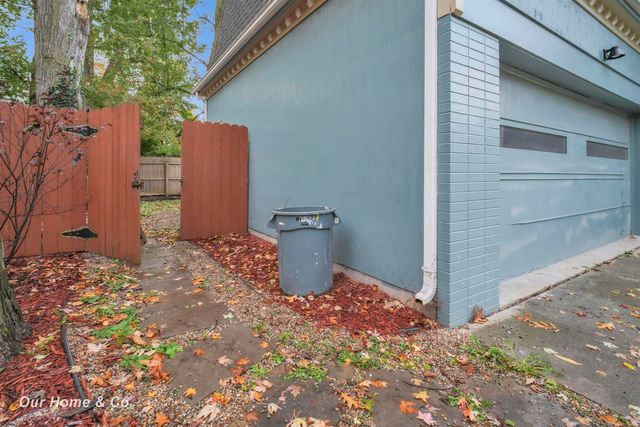 2502 Lee Drive, Bay City, MI 48708