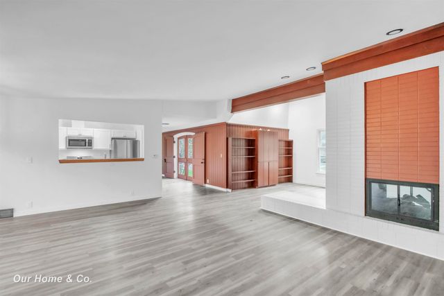 2502 Lee Drive, Bay City, MI 48708