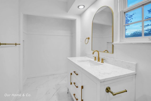 2502 Lee Drive, Bay City, MI 48708