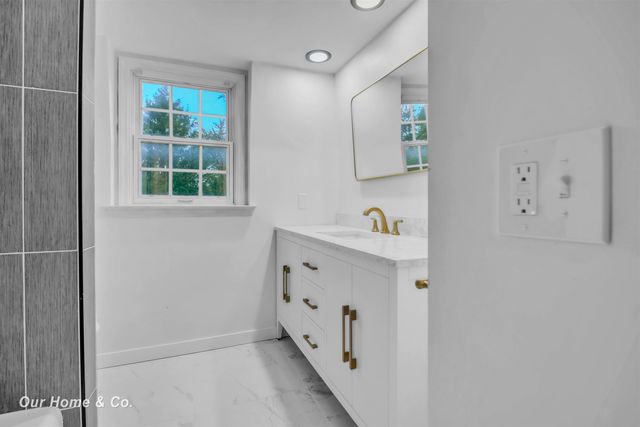 2502 Lee Drive, Bay City, MI 48708