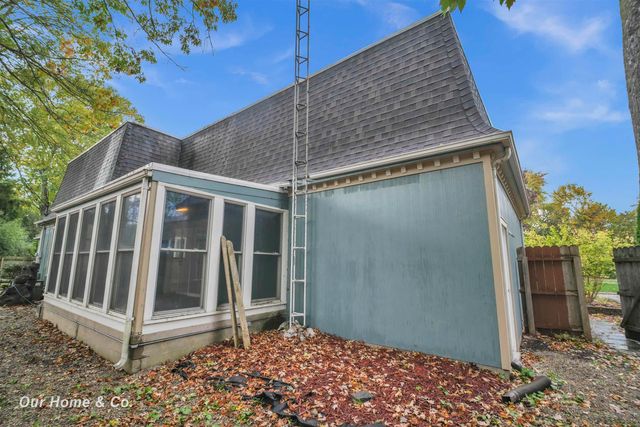 2502 Lee Drive, Bay City, MI 48708