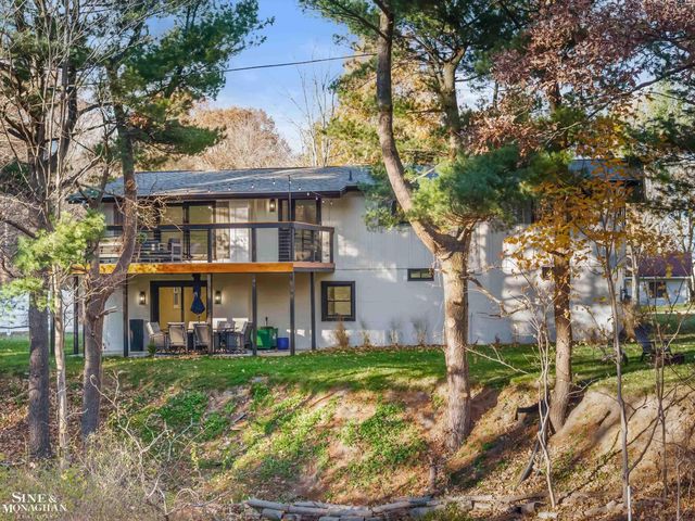 431 Fairlane Drive, Traverse City, MI 49684