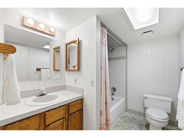 6982 S Niagara Ct, Englewood, CO 80112