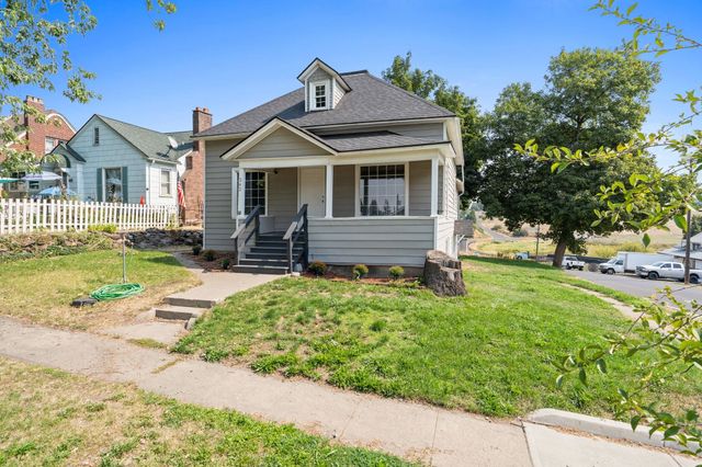 242 S Broadway St, Tekoa, WA 99033