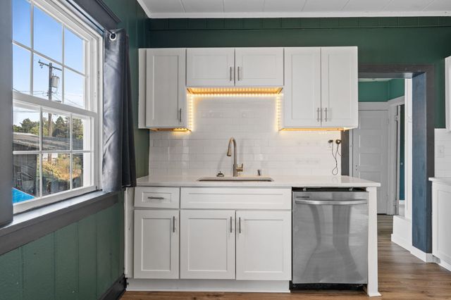 242 S Broadway St, Tekoa, WA 99033