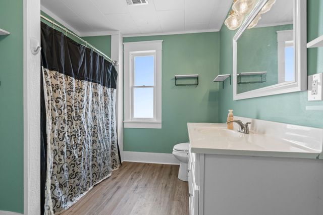 242 S Broadway St, Tekoa, WA 99033