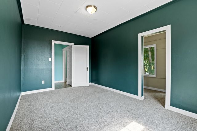 242 S Broadway St, Tekoa, WA 99033