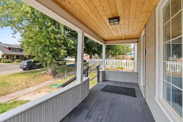 242 S Broadway St, Tekoa, WA 99033