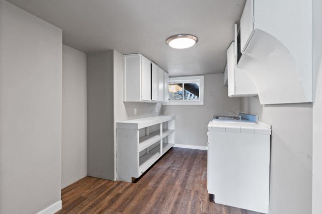 242 S Broadway St, Tekoa, WA 99033