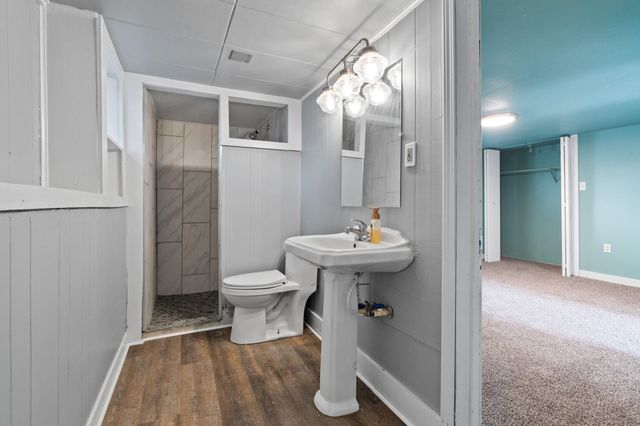 242 S Broadway St, Tekoa, WA 99033