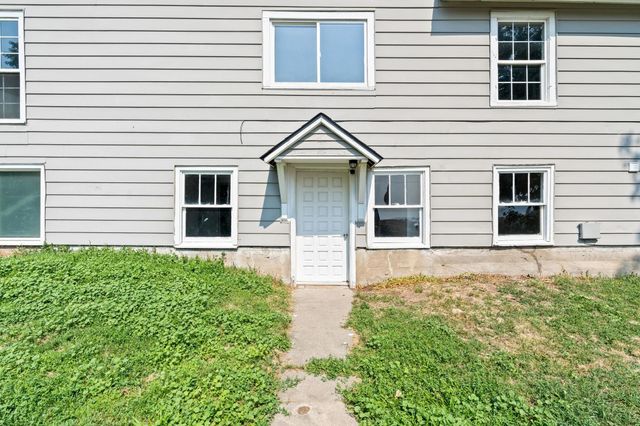 242 S Broadway St, Tekoa, WA 99033