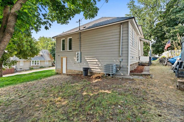 242 S Broadway St, Tekoa, WA 99033