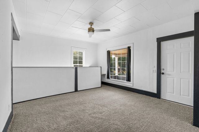 242 S Broadway St, Tekoa, WA 99033