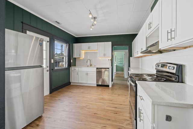 242 S Broadway St, Tekoa, WA 99033