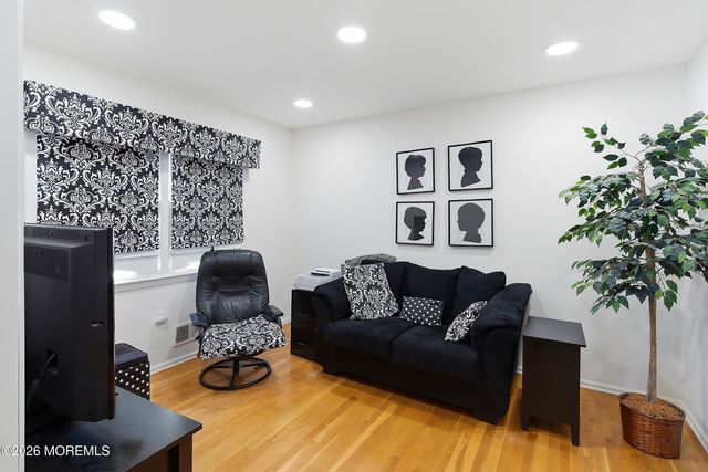 16 N Tunesbrook Drive, Toms River, NJ 08753