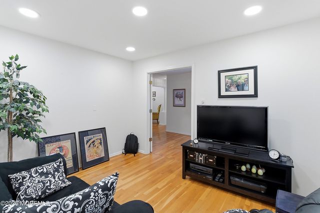 16 N Tunesbrook Drive, Toms River, NJ 08753