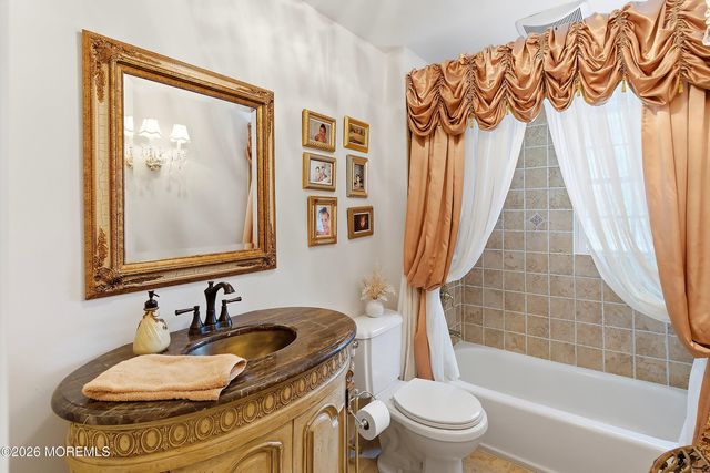 16 N Tunesbrook Drive, Toms River, NJ 08753