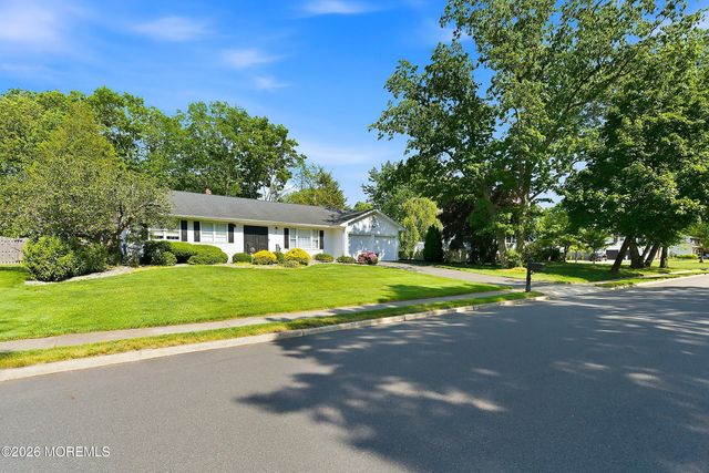 16 N Tunesbrook Drive, Toms River, NJ 08753