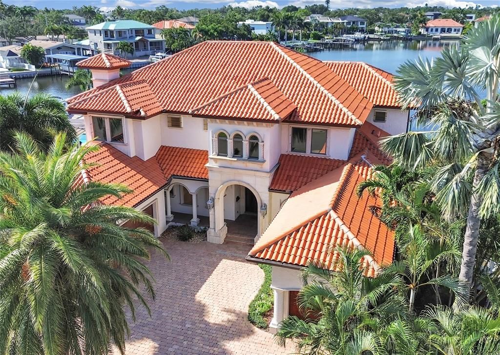 1097 EDEN ISLE DRIVE NE, St Petersburg, FL 33704