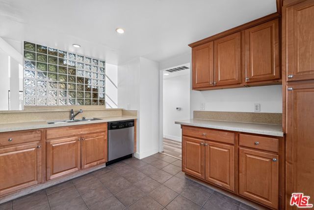 3712 Evans Street 7, Los Angeles, CA 90027