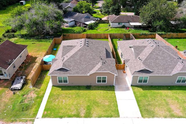 110 unit B Will Street B, Willis, TX 77378