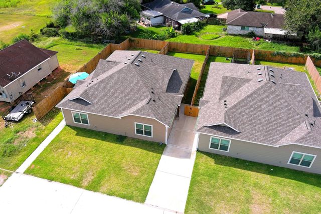 110 unit B Will Street B, Willis, TX 77378