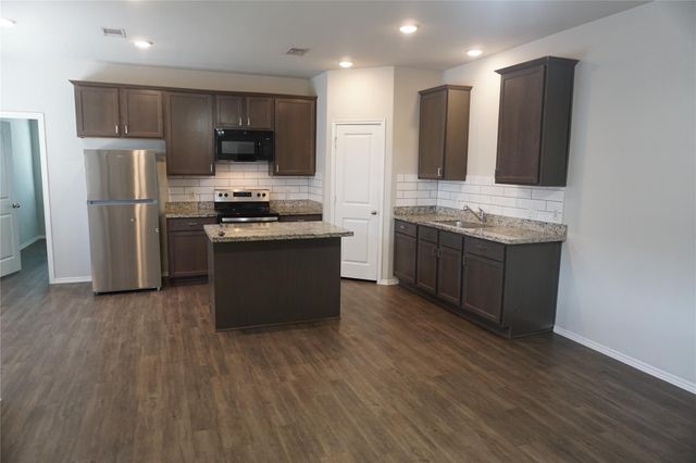 110 unit B Will Street B, Willis, TX 77378