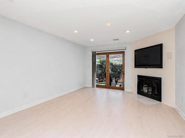 8 Davids Lane, Ossining, NY 10562