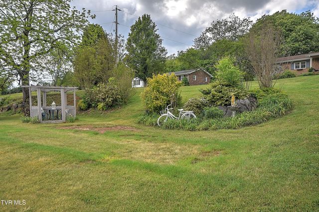 29521 Lee Highway, Glade Spring, VA 24340